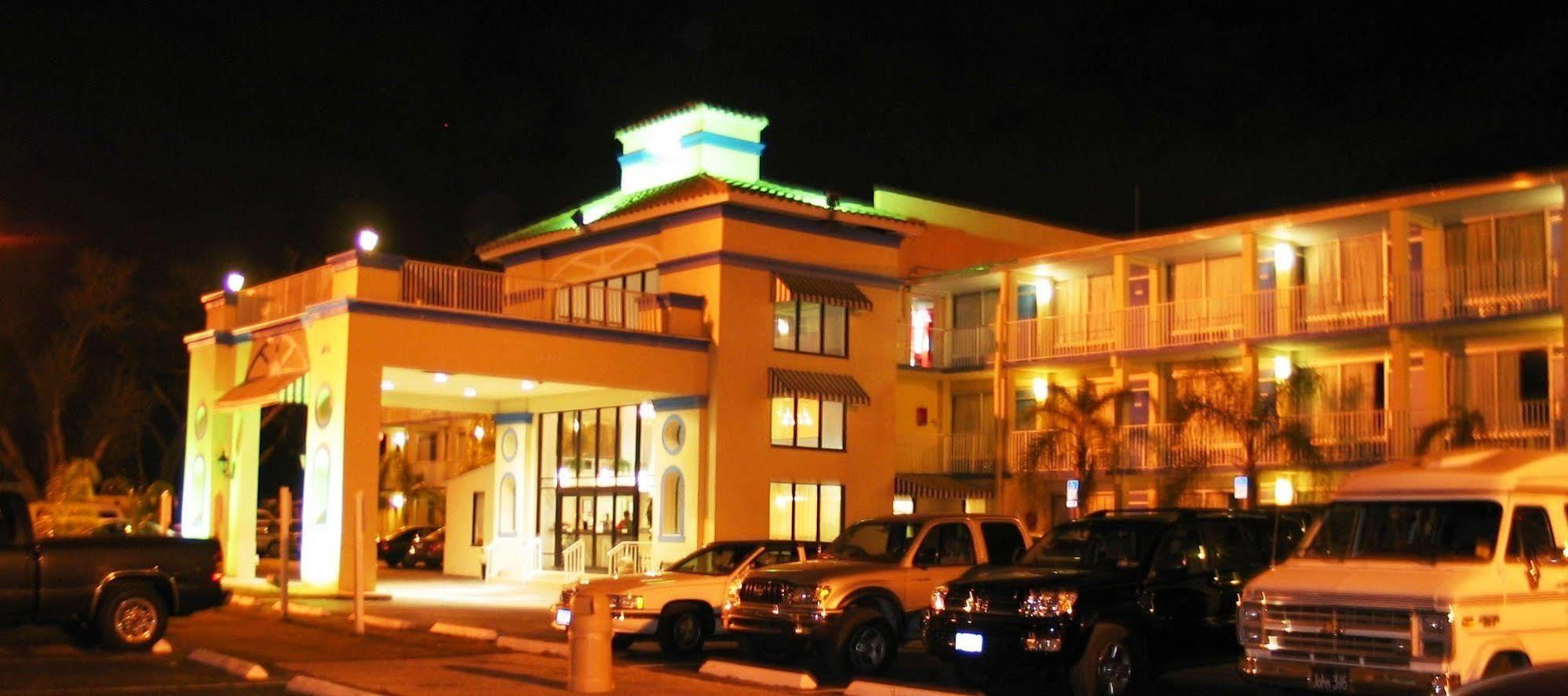 Howard Johnson By Wyndham Tropical Palms Kissimmee Exterior photo