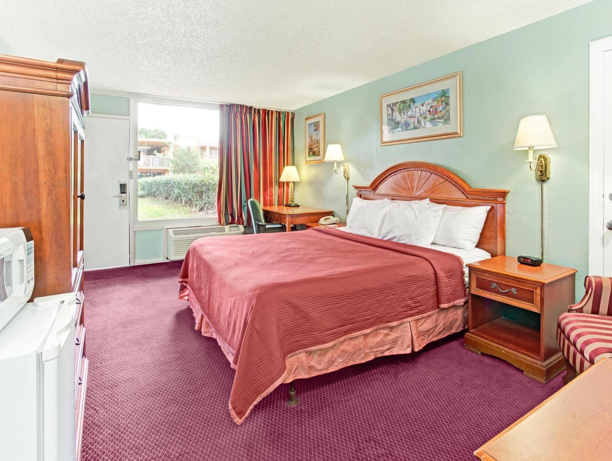 Howard Johnson By Wyndham Tropical Palms Kissimmee Exterior photo