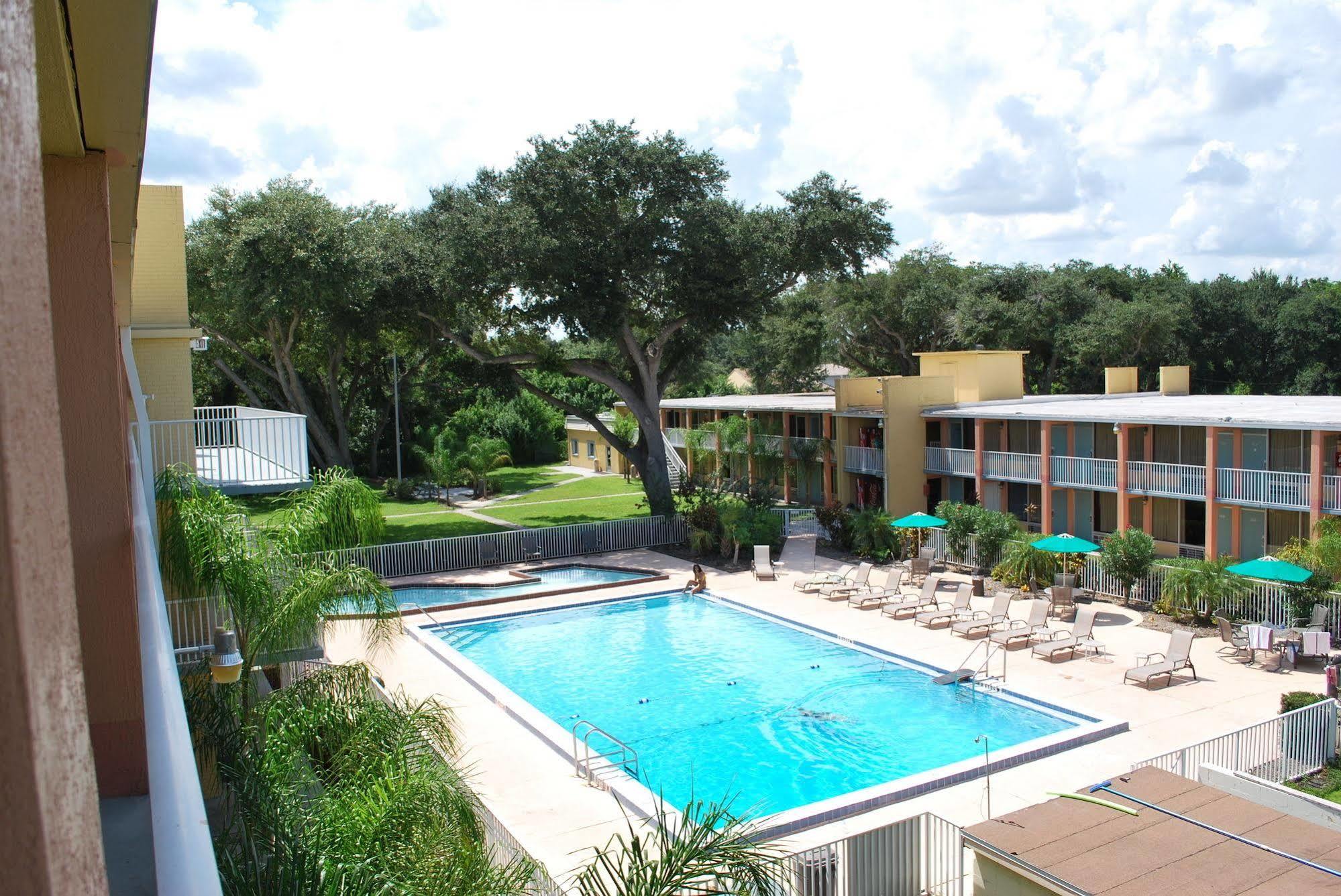 Howard Johnson By Wyndham Tropical Palms Kissimmee Exterior photo