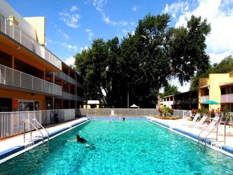 Howard Johnson By Wyndham Tropical Palms Kissimmee Exterior photo